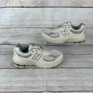 New Balance 2002R Boys Sz 5.5 Sneakers Grade School Dark